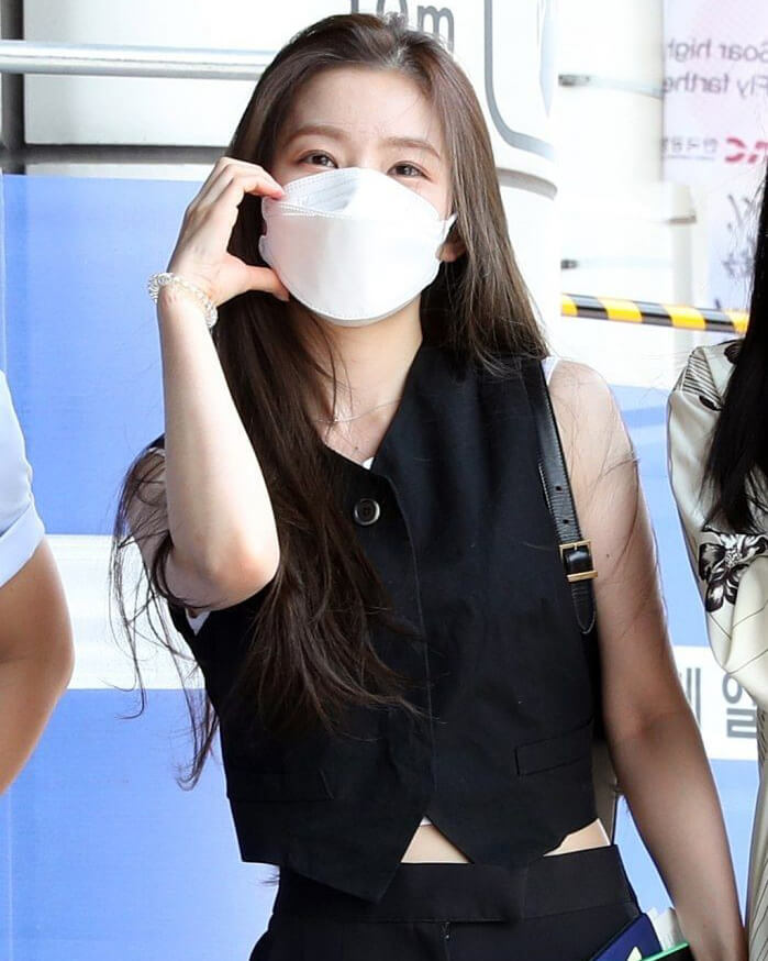 Red Velvet Irene Fashion Black Cropped Vest