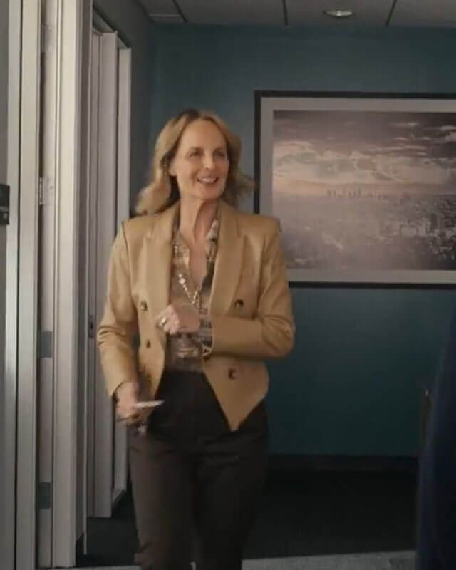 Helen Hunt Hacks S04 Coat