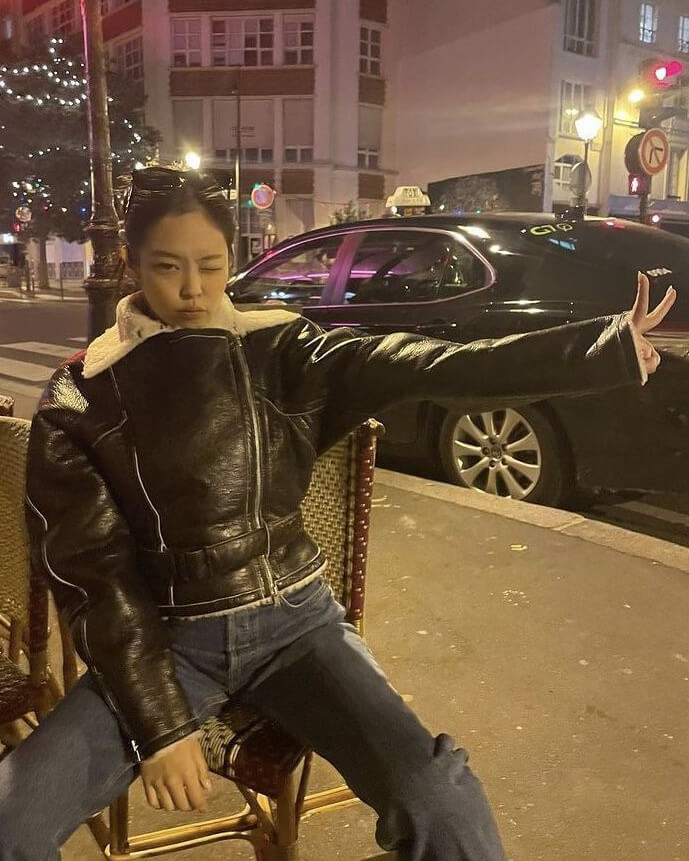 Kim Jennie Blackpink Cropped Black Leather Jacket With Fur Collar